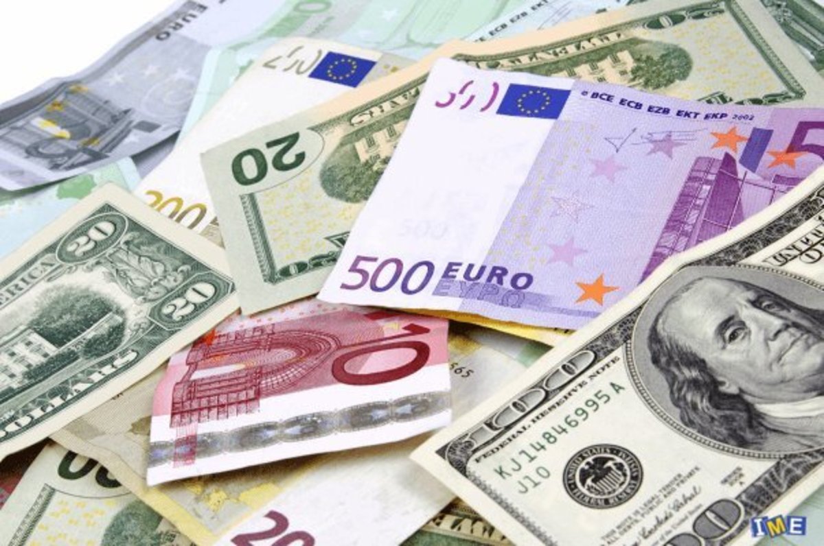 افزایش قیمت دلار و کاهش قیمت یورو در صرافی‌های بانکی