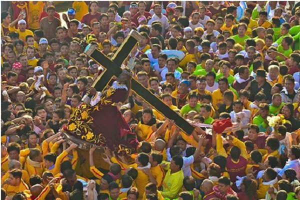 مراسم مذهبی عجیب در فیلیپین+عکس