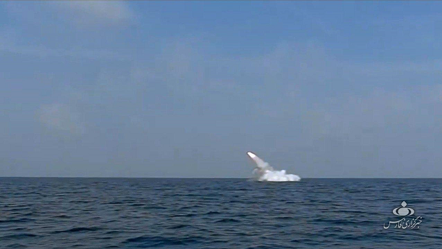 انهدام اهداف در شلیک  موفق موشک کروز از زیردریایی کلاس غدیر