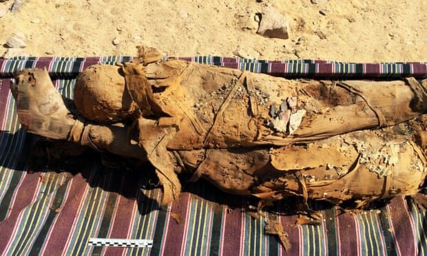 کشف 35 مومیایی زن و کودک در مقبره ای رمز آلود نزدیک شهر «آسوان» مصر