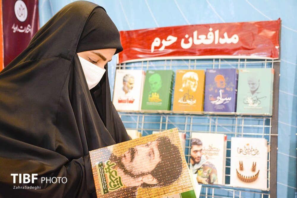بازدید زینب سلیمانی از نمایشگاه کتاب تهران+ تصاویر