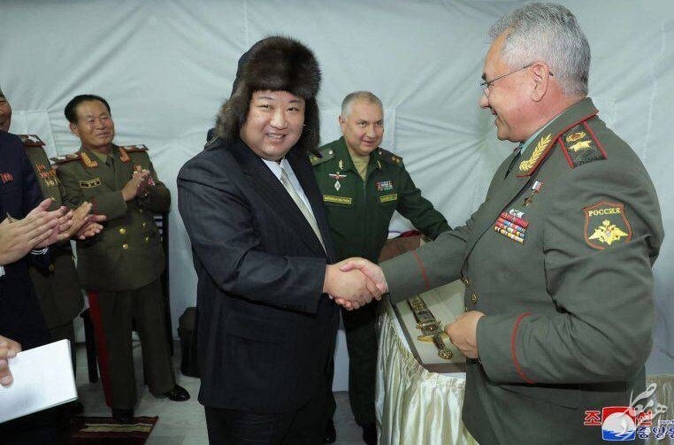 عکس/ کلاه روسی که بر سر رهبر کره شمالی رفت