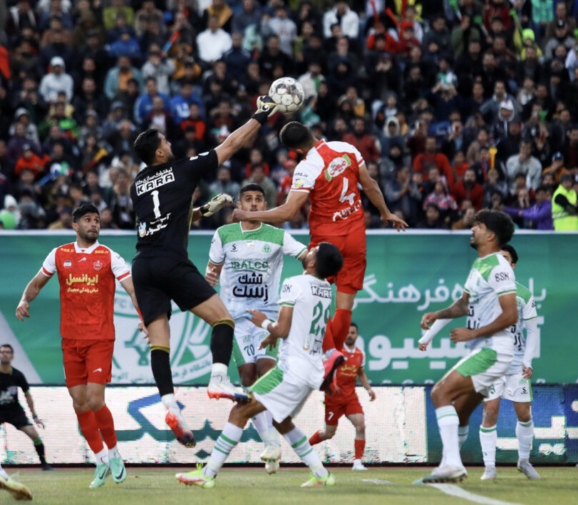 جام حذفی فوتبال ایران / برتری پرسپولیس در نیمه نخست مقابل آلومینیوم اراک