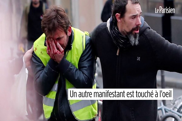 پلیس فرانسه چشم جلیقه زردها را از کاسه درمی آورد+تصاویر