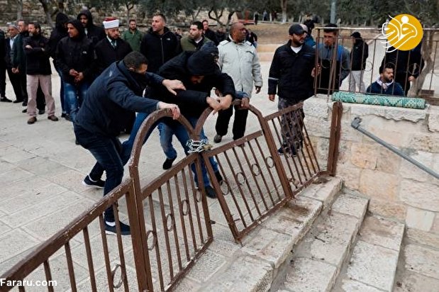 خشم جوانان فلسطینی از بستن درب مسجدالاقصی+تصاویر