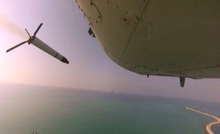 نمایش اقتدار بالگرد‌های هوادریای ارتش بر سطح دریا