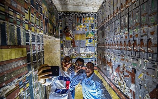 کشف معبد ۴۳۰۰ ساله در مصر با نقاشی‌های دیواری رنگ‌آمیزی شده + تصاویر
