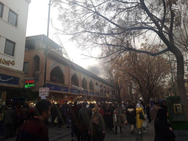 اولین عکس از آتش سوزی بازار تهران