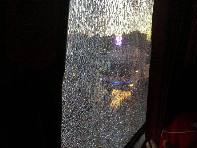 شیشه اتوبوس تیم پرسپولیس شکسته شد