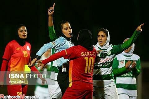 زد و خورد دختران فوتبالیست ایرانی در بازی رسمی! + عکس