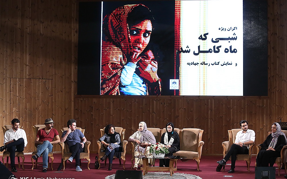 تندیس سفیران آرشیو ملی هنر ایران به کارگردان و بازیگران «شبی که ماه کامل شد» رسید