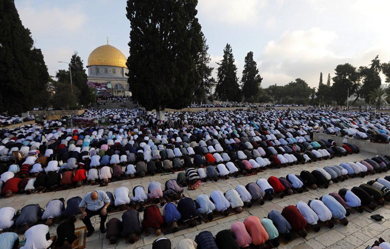 حضور ده‌ها هزار فلسطینی برای اقامه نماز عید فطر در مسجدالاقصی +تصویر
