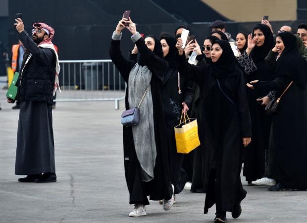 روش به دام انداختن زنان فراری عربستانی! + عکس