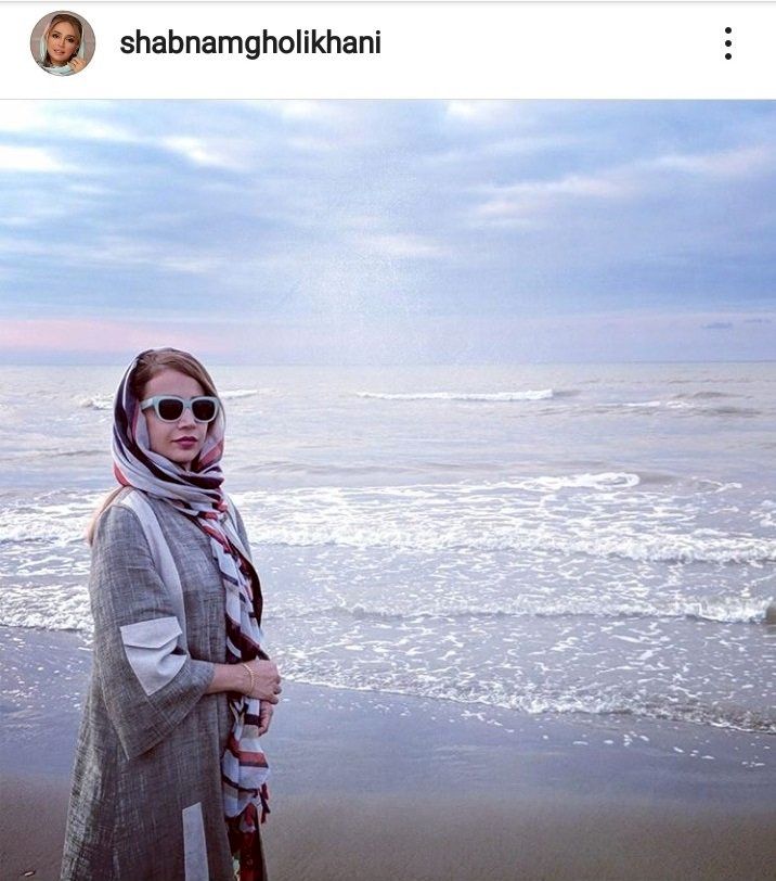 تصویری از بازیگر زن معروف کنار دریا