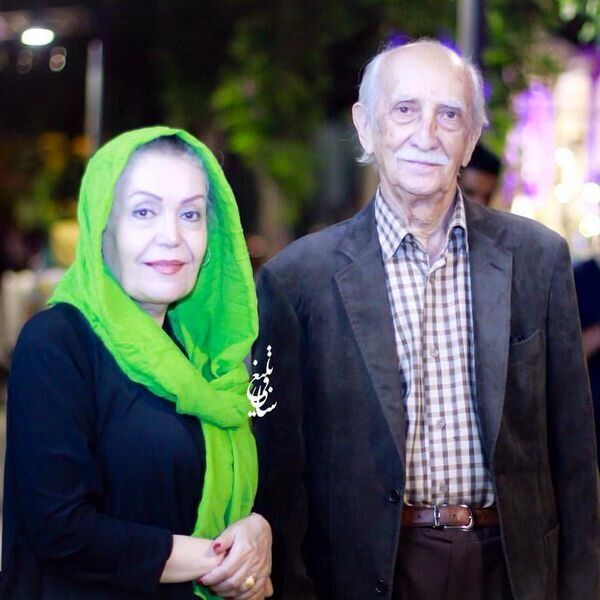 تصویری از داریوش اسدزاده در کنار همسرش