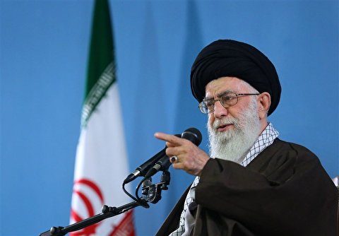 آیت الله خامنه ای : توطئه دشمنان برای تفرقه بین ایران و عراق اثری نخواهد کرد
