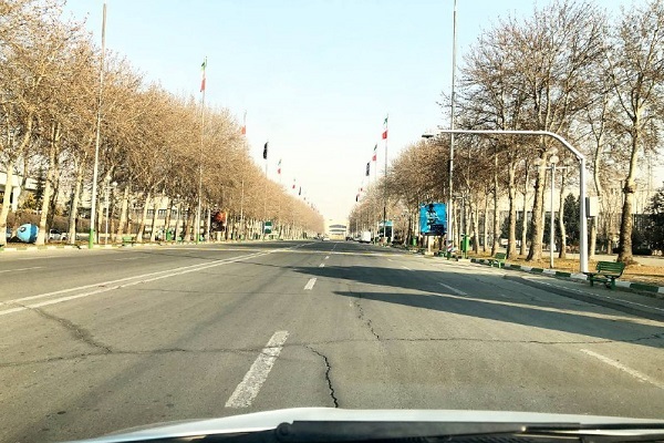 حواشی دربی ۹۴/ حضور هواداران مقابل ورزشگاه و ممانعت از ورود چند گزارشگر تلویزیونی+ عکس