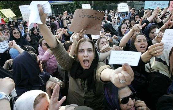 چرا فمینیست‌های ایرانی همیشه با شکست مواجه شده‌اند؟
