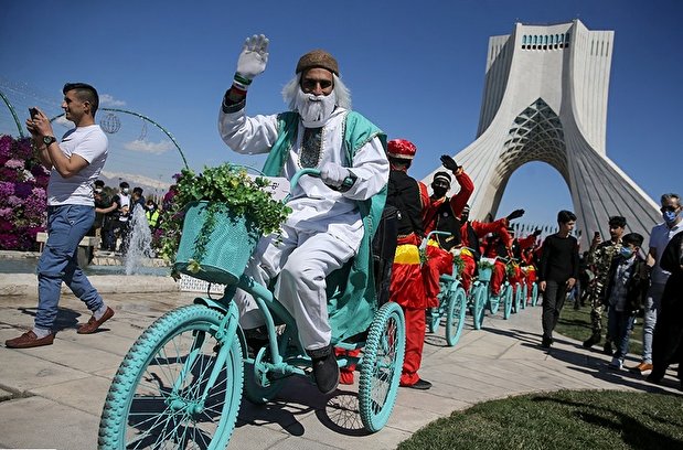 گزارش تصویری | جشن تحویل سال نو در میدان آزادی