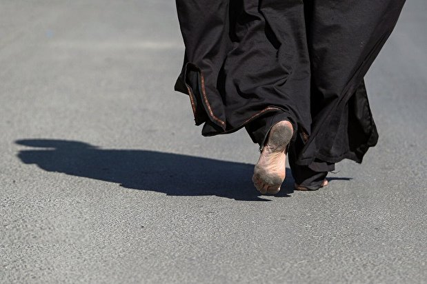 زائران پیاده در جاده های منتهی به مشهد