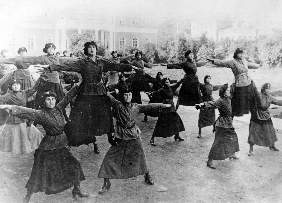 تمرین نظامی زنان در قدیم +عکس