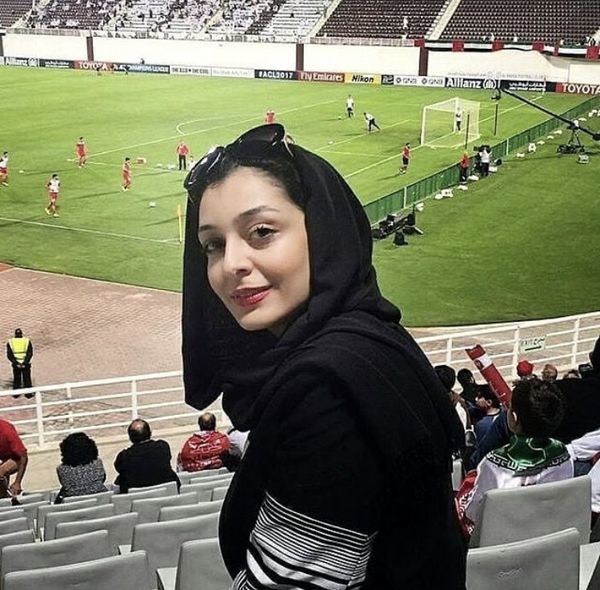 عکس جنجالی ساره بیات در استادیوم فوتبال