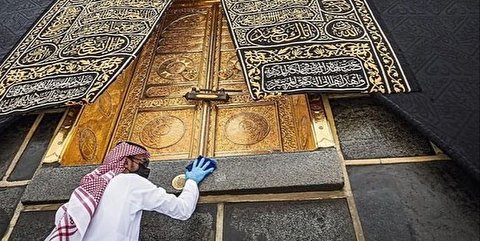 در‌های خانه خدا برای شست و شوی داخل کعبه باز شد+ فیلم