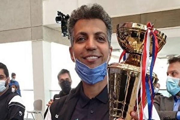 فیلم| واکنش عادل فردوسی پور به حذف استقلال و پرسپولیس