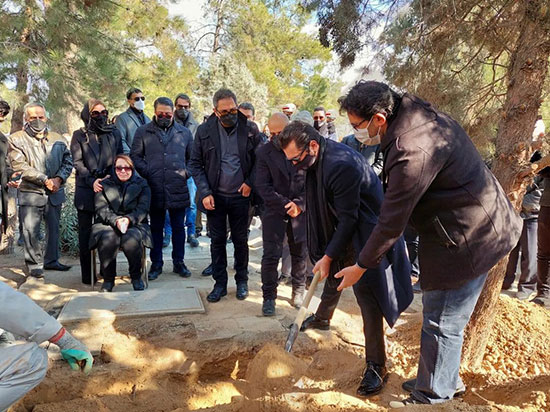 بهرام رادان در مراسم خاکسپاری پدرش+ عکس و فیلم