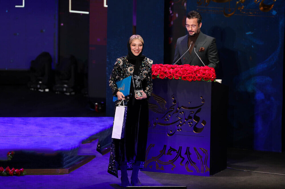 فیلم | لحظه اعلام نام صدف اسپهبدی برنده سیمرغ جشنواره فجر 1400