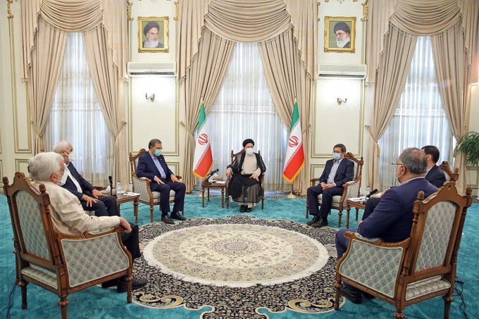 اولین تصویر از جلسه آیت الله رئیسی با رقبای انتخاباتی خود +عکس