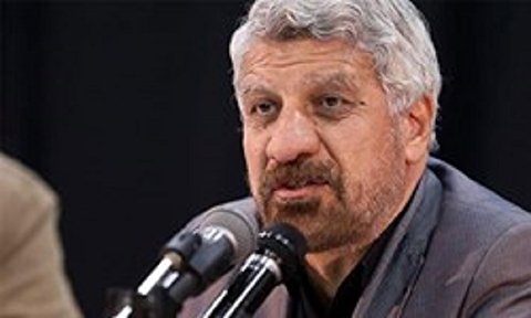 مداحی صادق آهنگران در جوار حرم امام حسین (ع) + فیلم