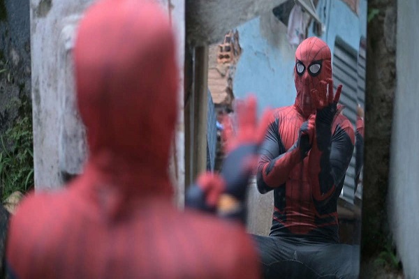 معلمی که مرد عنکبوتی شد!+ فیلم