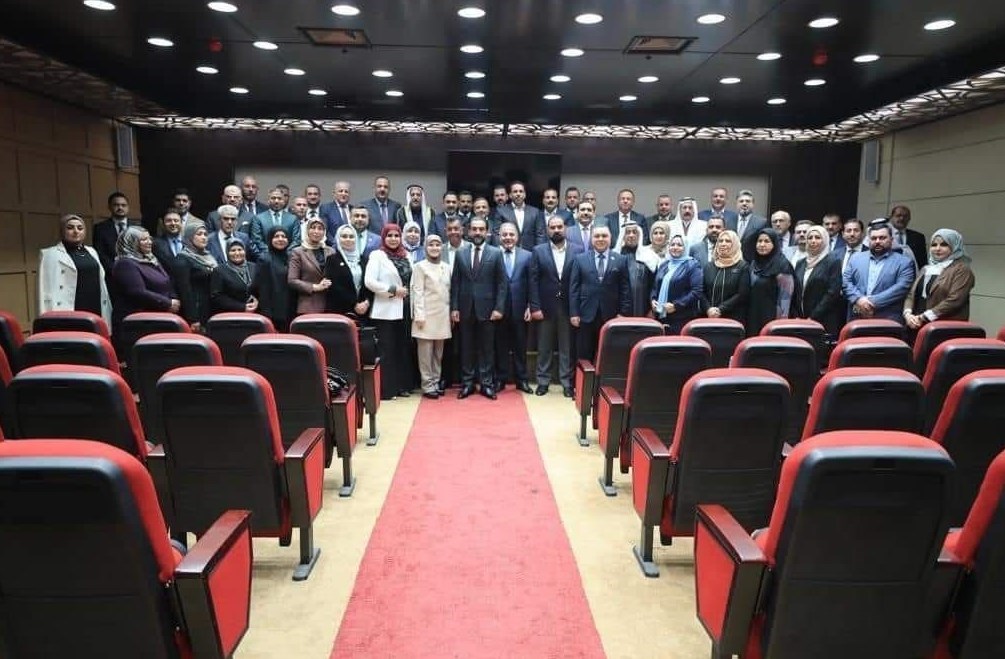 روز سرنوشت ساز عراق؛ تاخیر مکرر در برگزاری نشست پارلمان/ حضور سیاستمداران برجسته در دفتر مالکی+ تصاویر