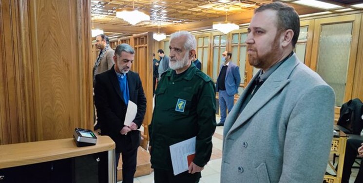رئیس و نائب رئیس شورای شهر با لباس سپاه به محل کار خود رفتند +‌عکس