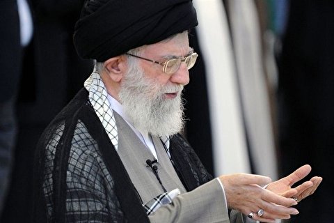 امام خامنه‌ای بر پیکر حسن غفوری‌فرد اقامه نماز کردند