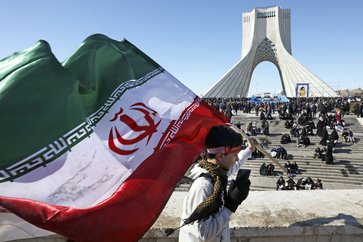 راهبرد انقلاب اسلامی برای تغییر صحنه در گذر از پیچ تاریخی