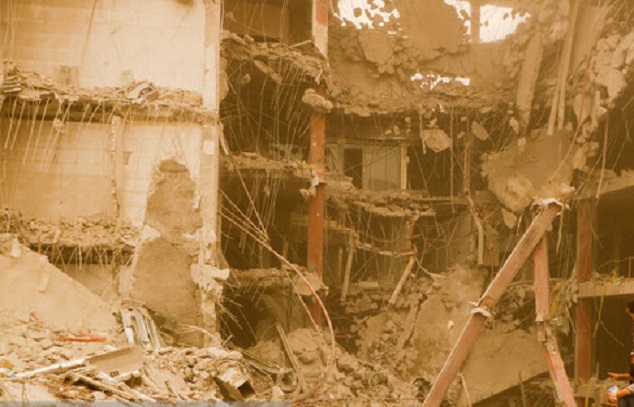 ‌داغدارترین زن در حادثه ساختمان متروپل آبادان + عکس