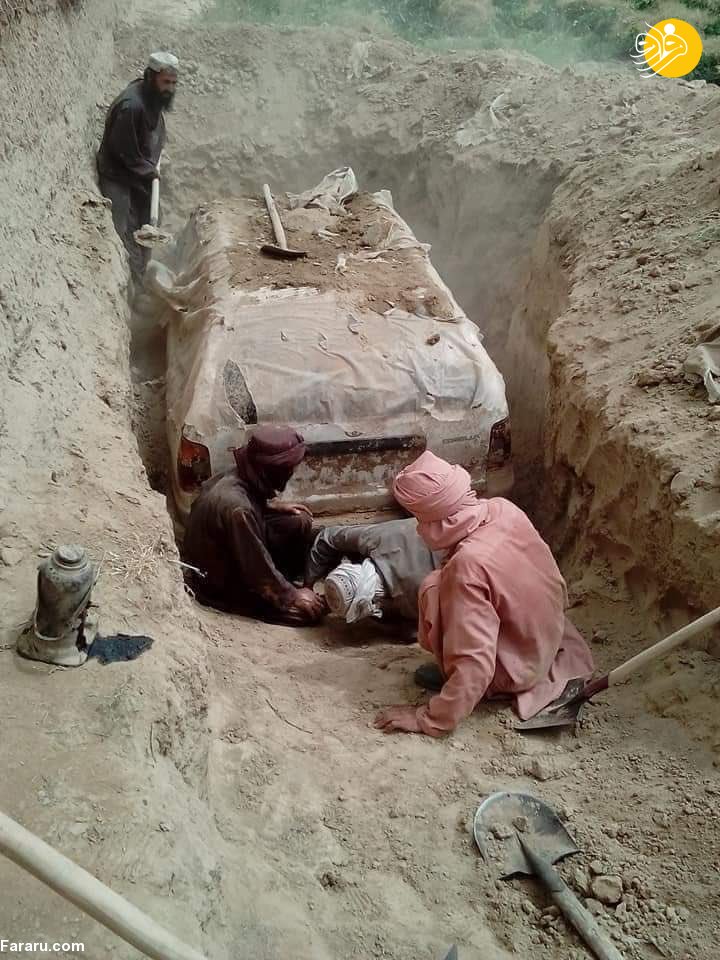 خودروی ملاعمر بنیانگذار طالبان از زیر خاک بیرون کشیده شد+ عکس