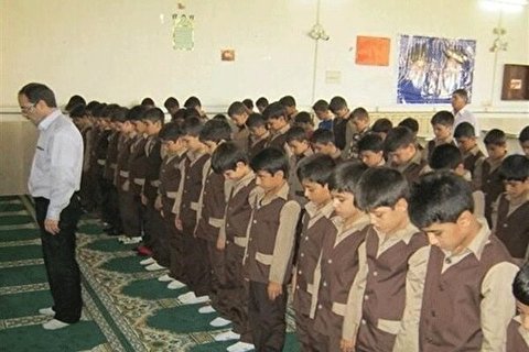 برگزاری نماز جماعت در مدارس سراسر کشور