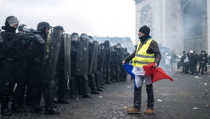 چرا اعتراضات در مهد آزادی ادعایی اروپا رسانه‌ای شد؟
