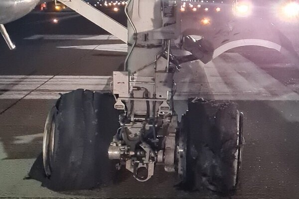 ترکیدن لاستیک هواپیما در فرودگاه بغداد + تصاویر