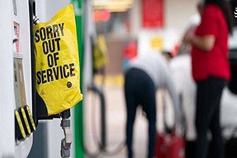 ادامه اعتصابات و کمبود سوخت در پمپ بنزین‌های فرانسه