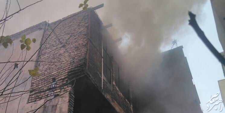آتش سوزی و ریزش ساختمان سه طبقه در سبلان + عکس