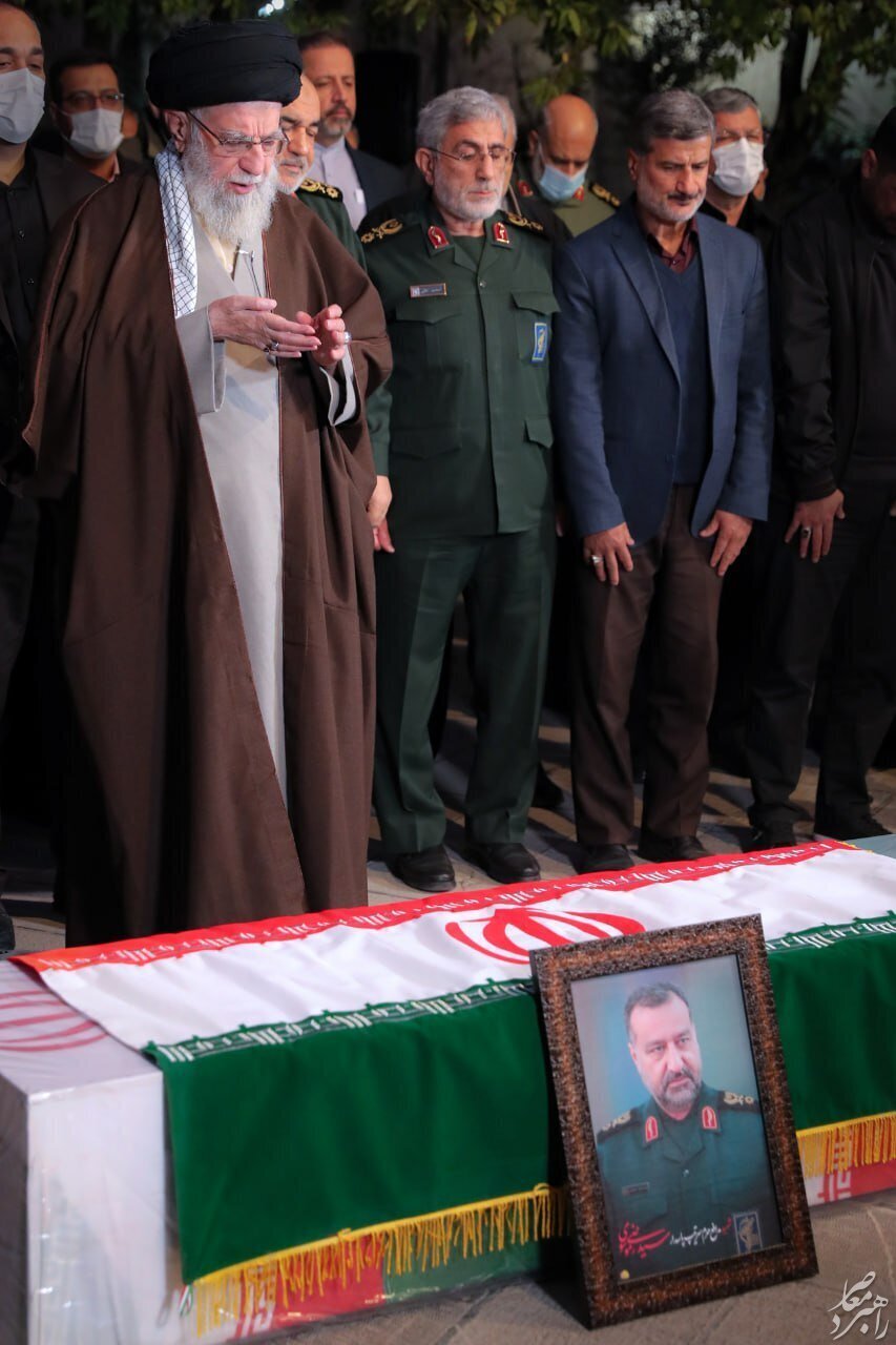 ۲ فرمانده سپاه پاسداران در مراسم اقامه نماز بر پیکر سردار شهید رضی موسوی + تصاویر