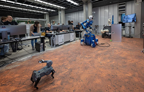 کنترل سگ رباتیک از فضا