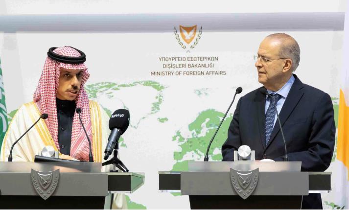 رمزگشایی از سیاست غرب در نزدیکی روابط با عربستان