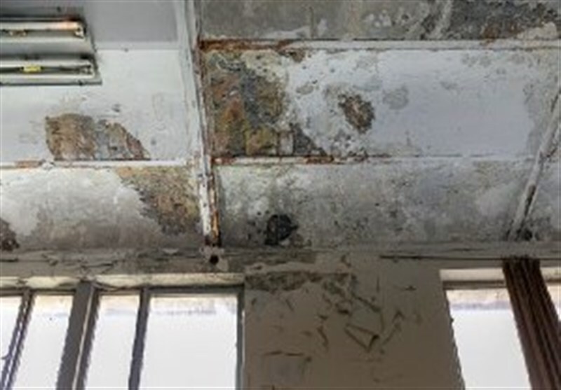 تخریب سقف کلاس درس یک مدرسه در خاش / وضعیت معلم و دانش‌آموزان