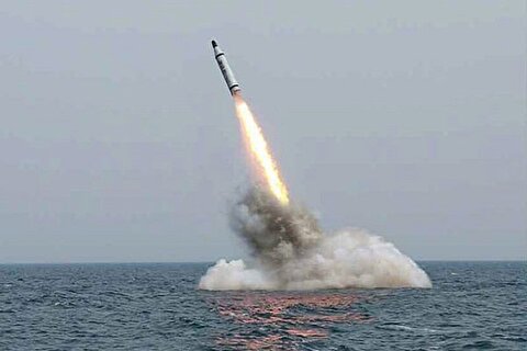 کره‌شمالی یک موشک زیردریایی آزمایش کرد
