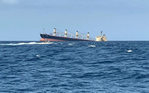کشتی انگلیسی در اثر حمله یمنی‌ها در دریای سرخ غرق شد